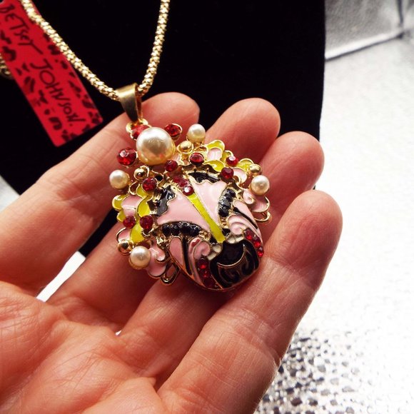 BETSEY JOHNSON JAPANESE KABUKI THEATER PINK COLORFUL MASK CHARACTER NECKLACE BJ - Picture 2 of 2